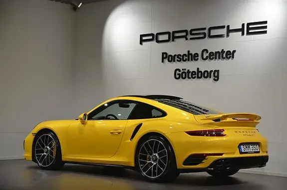 Porsche 911 Turbo S 2018 photo 5