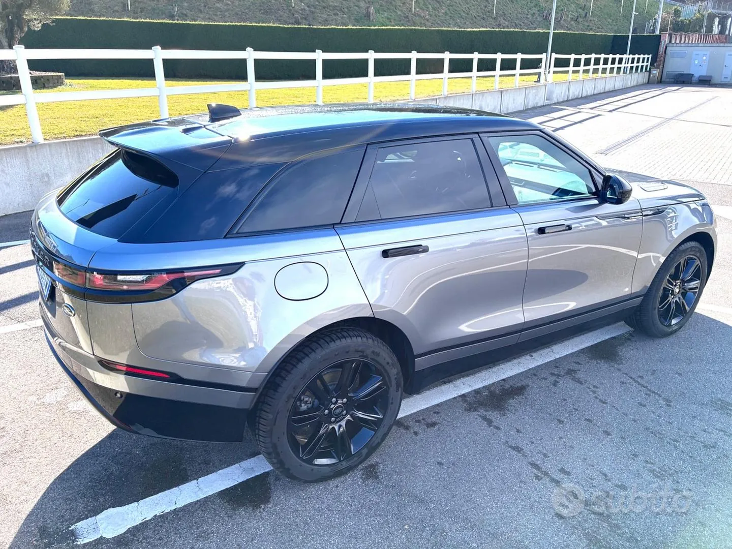 Land Rover Range Rover Velar 2023 photo 5