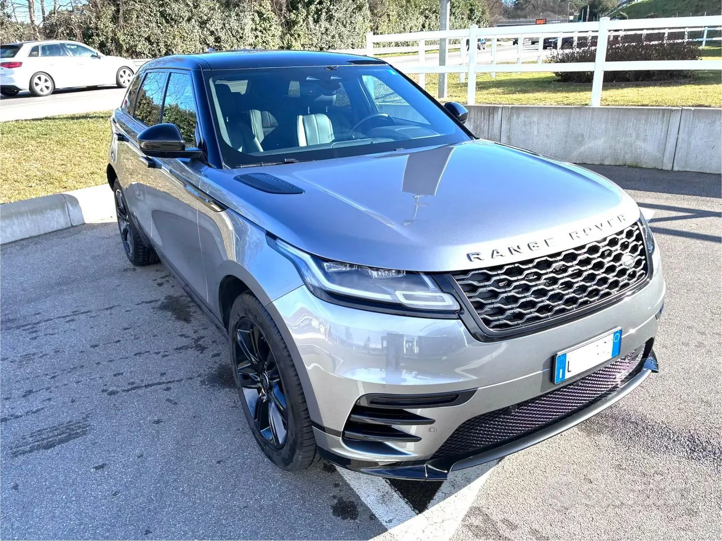 Land Rover Range Rover Velar 2023 photo 4