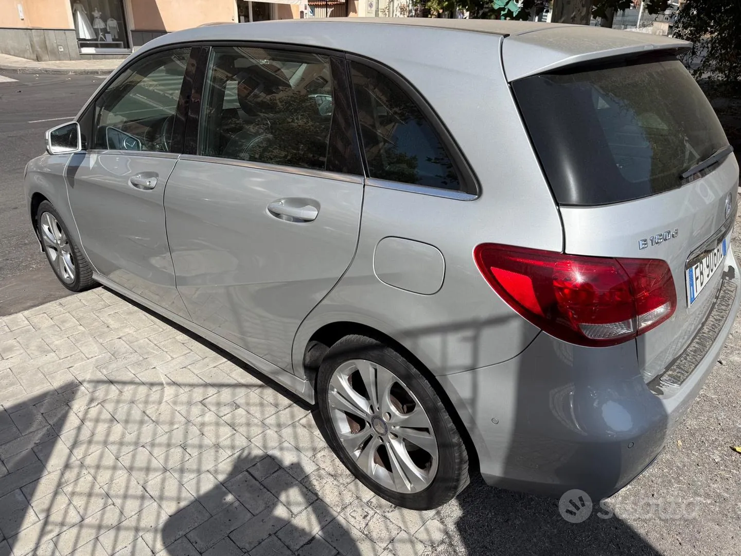 Mercedes-Benz B 180 2015 photo 4