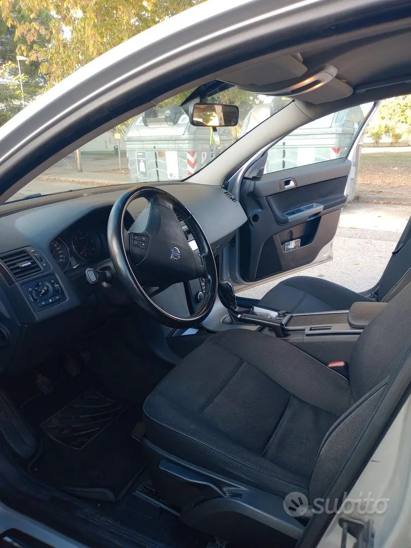 Volvo V50 2010 photo 2