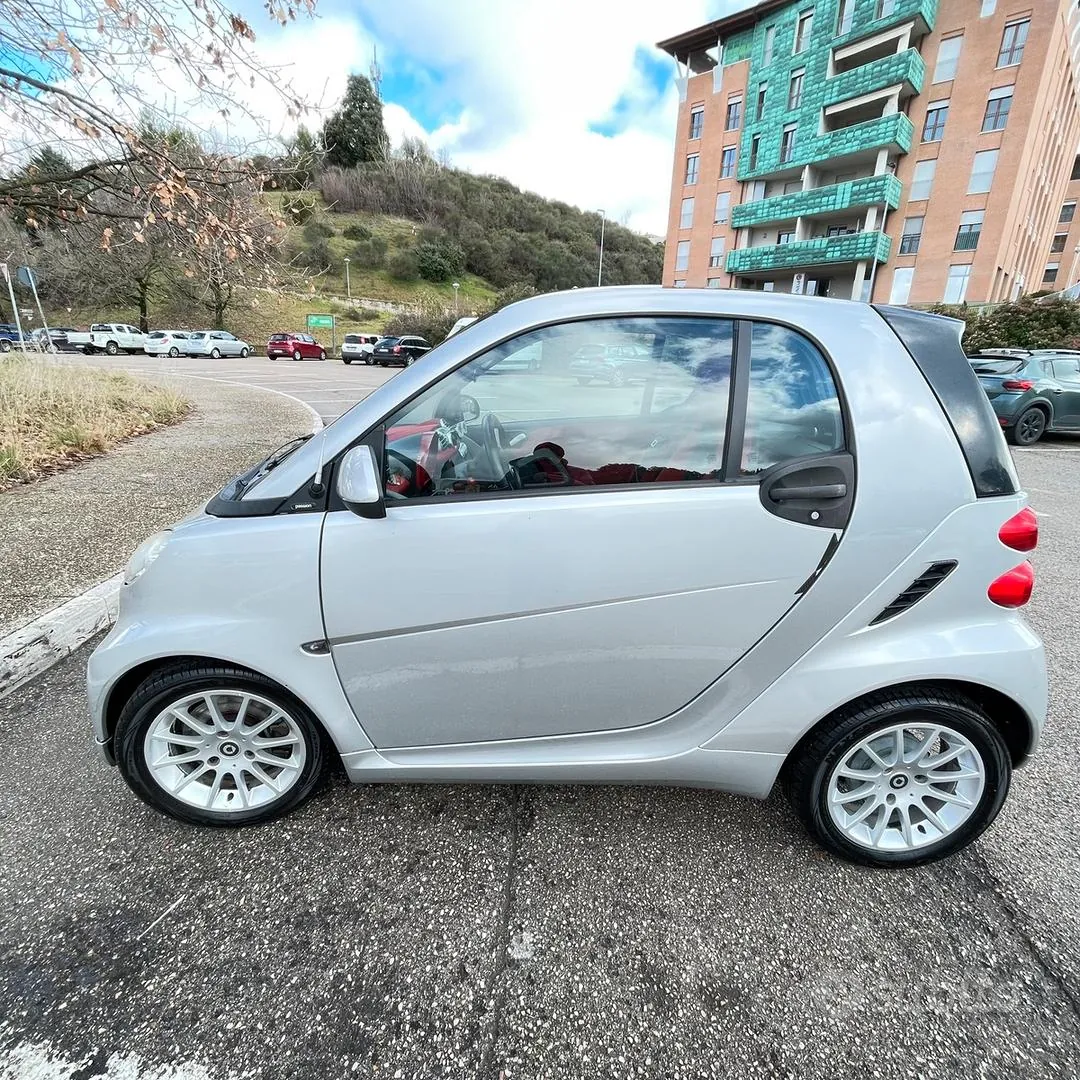 Smart Fortwo 2011 photo 2