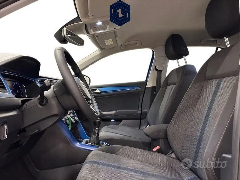 Volkswagen T-Roc 2020 photo 2