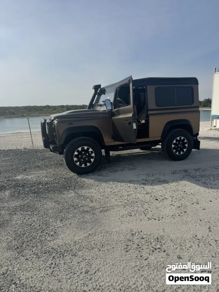 Land Rover Defender 2015 photo 2