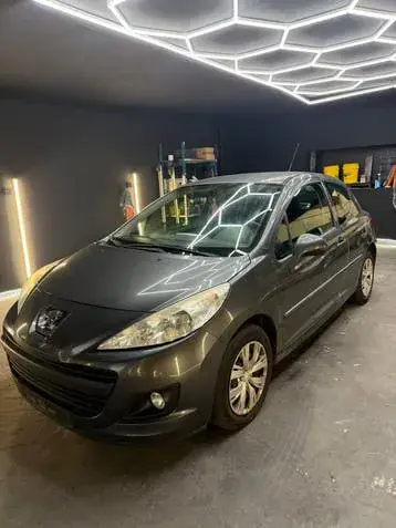 Peugeot 207 2013 photo 3