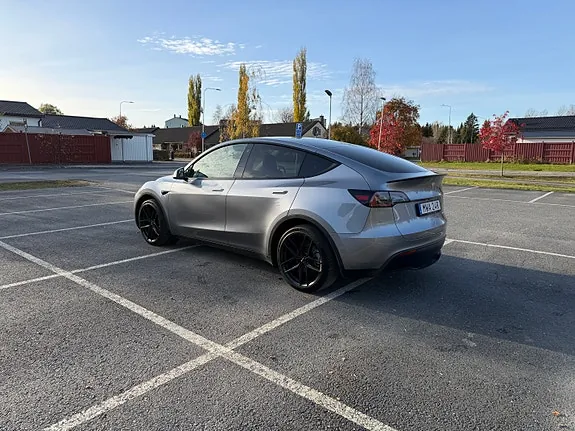 Tesla Model Y 2023 photo 3