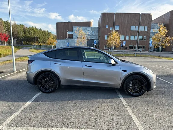 Tesla Model Y 2023 photo 4