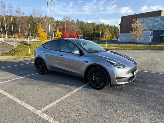 Tesla Model Y 2023 photo 5