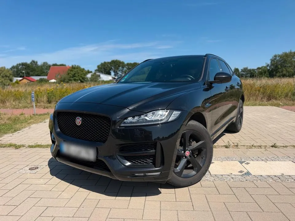 Jaguar F-Pace
