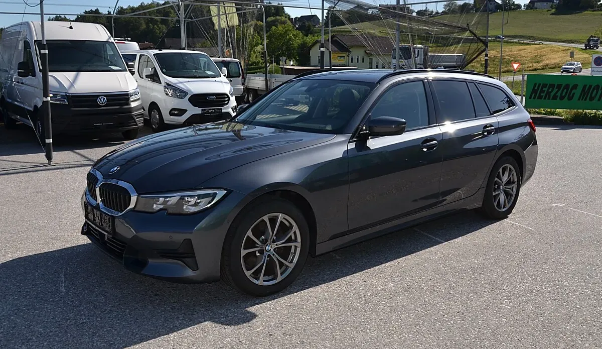 BMW 3 Series 2021 photo 2