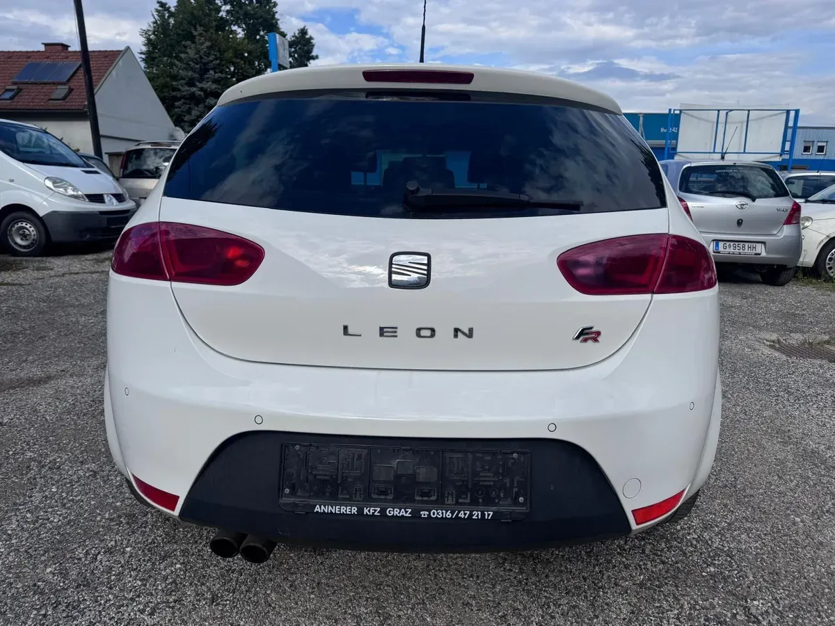 Seat Leon 2011 photo 2