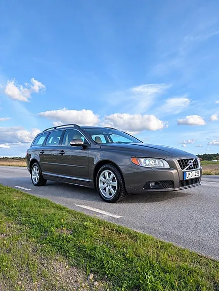 Volvo V70 2010 photo 2