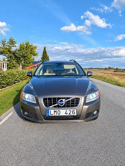 Volvo V70 2010 photo 4