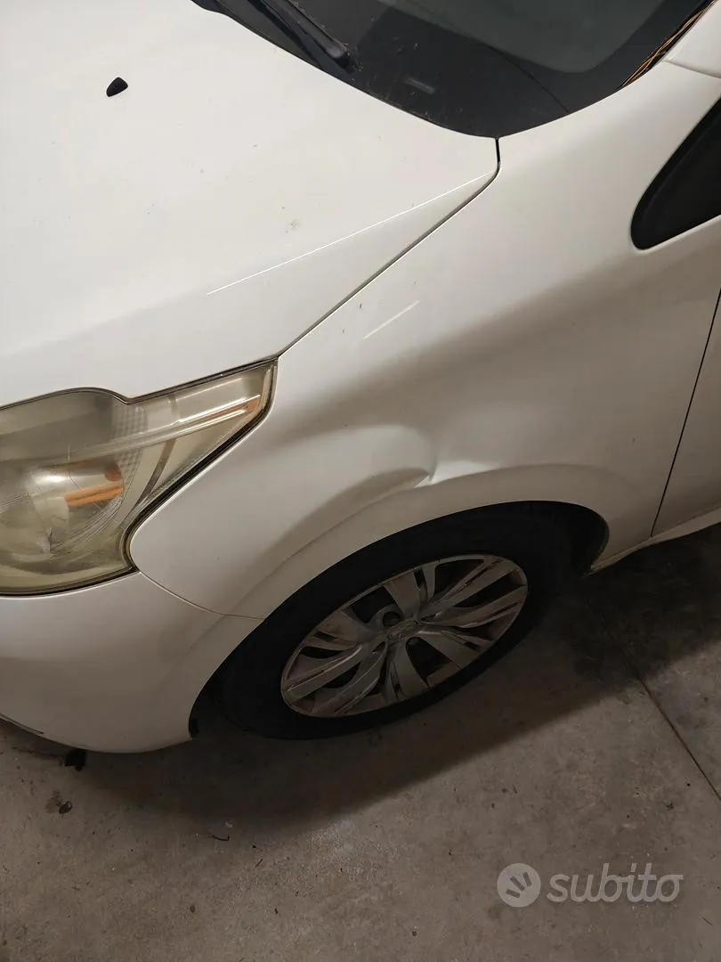 Peugeot 208 2013 photo 3