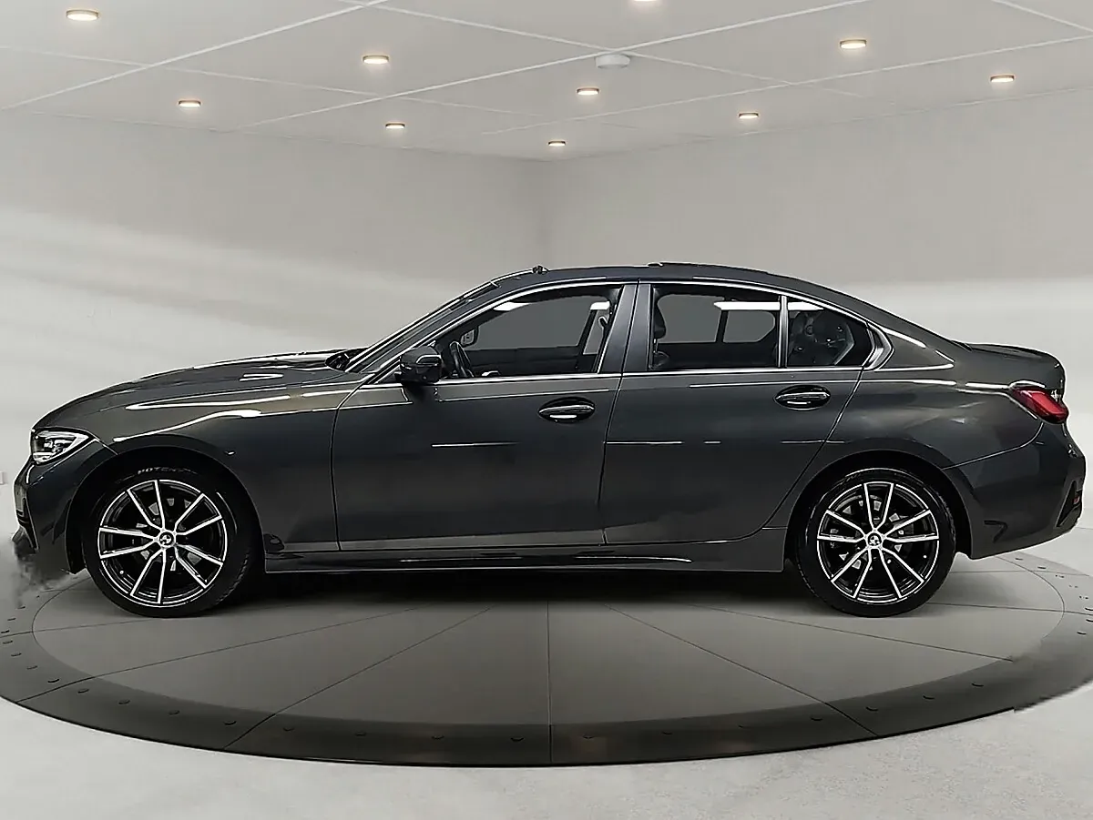BMW 3 Series 2019 photo 2