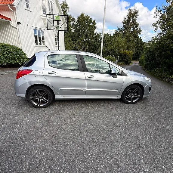 Peugeot 308 2012 photo 3