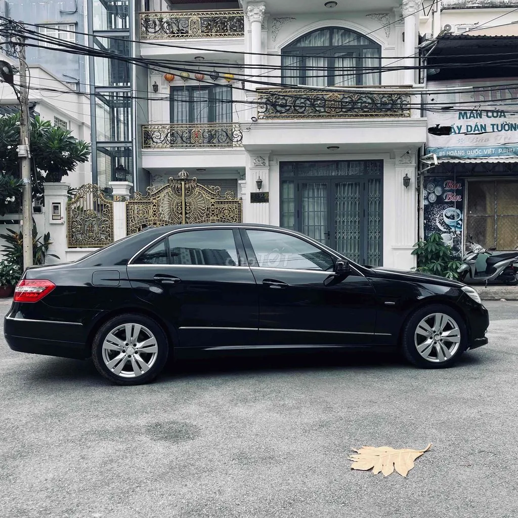 Mercedes-Benz E-Class 2011 photo 4