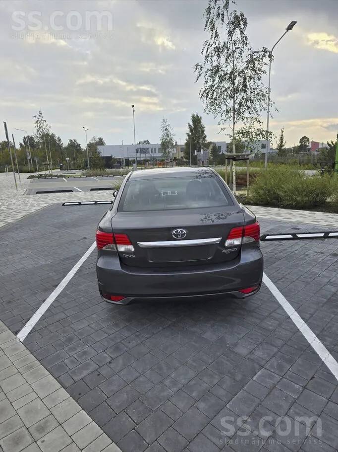 Toyota Avensis 2012 photo 2