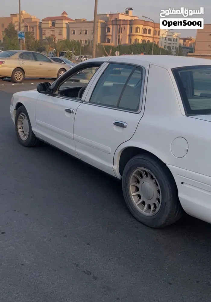 Ford Crown Victoria 1999 photo 2