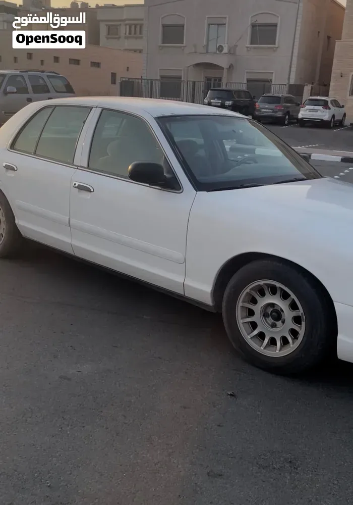 Ford Crown Victoria 1999 photo 3