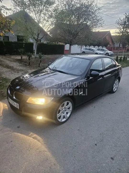 BMW 318 2011 photo 2