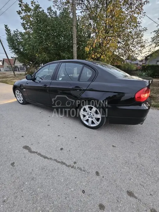 BMW 318 2011 photo 5