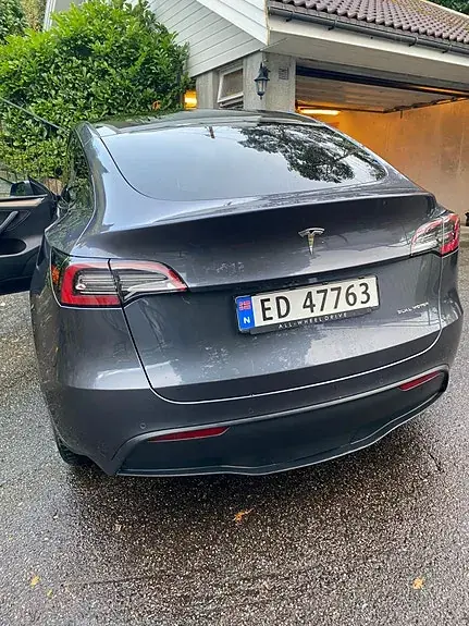 Tesla Model Y 2021 photo 2