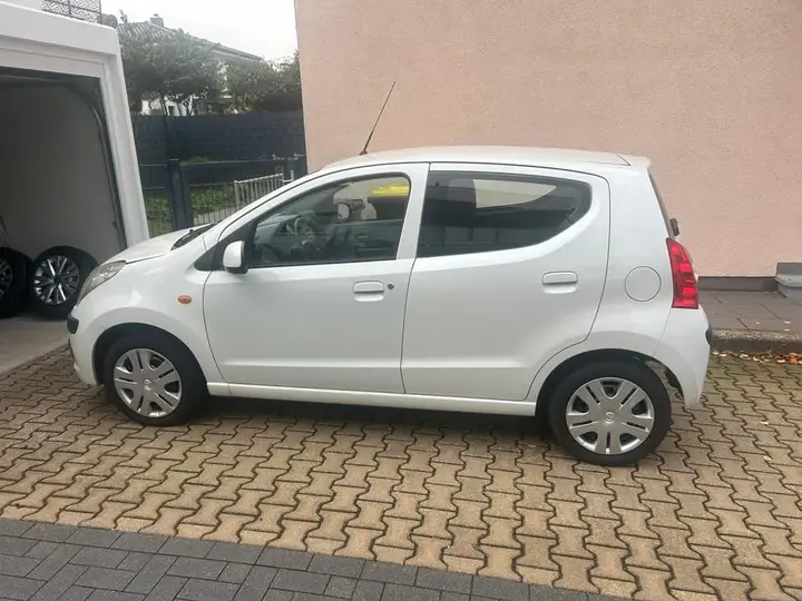 Nissan Pixo