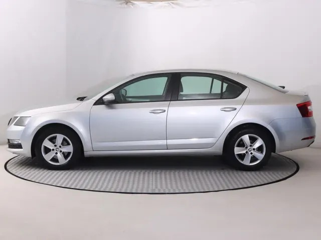 Skoda Octavia 2019 photo 2