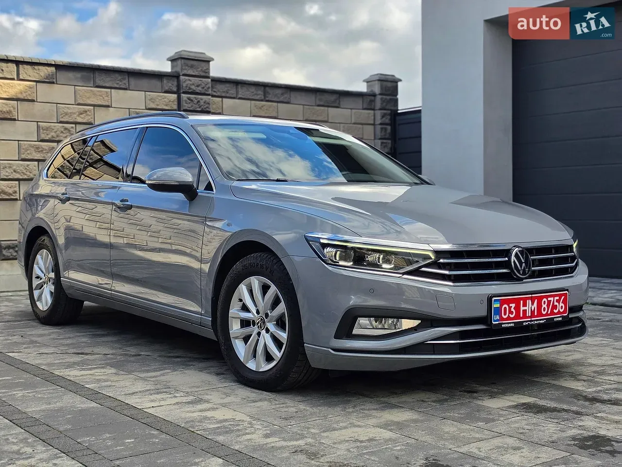Volkswagen Passat 2022 photo 2