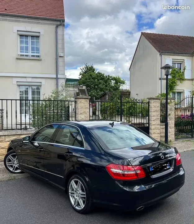 Mercedes-Benz E-Class 2009 photo 2