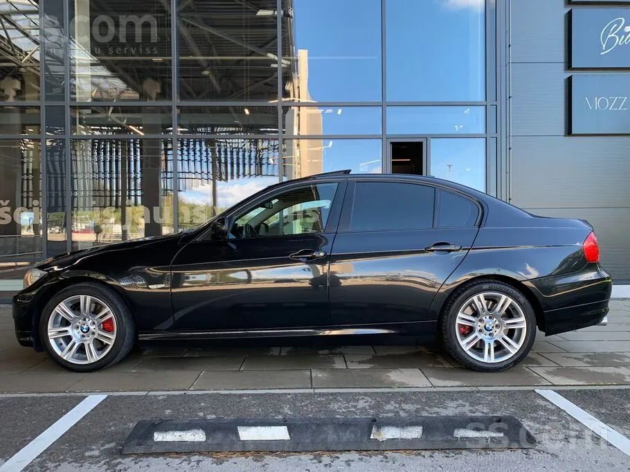 BMW 325 2010 photo 3