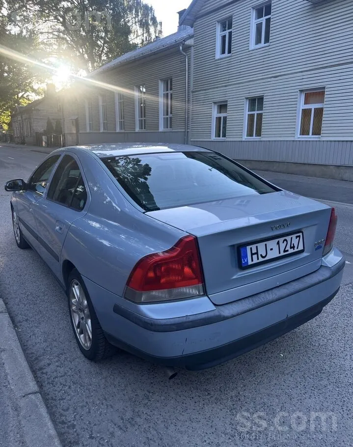 Volvo S60 2000 photo 2