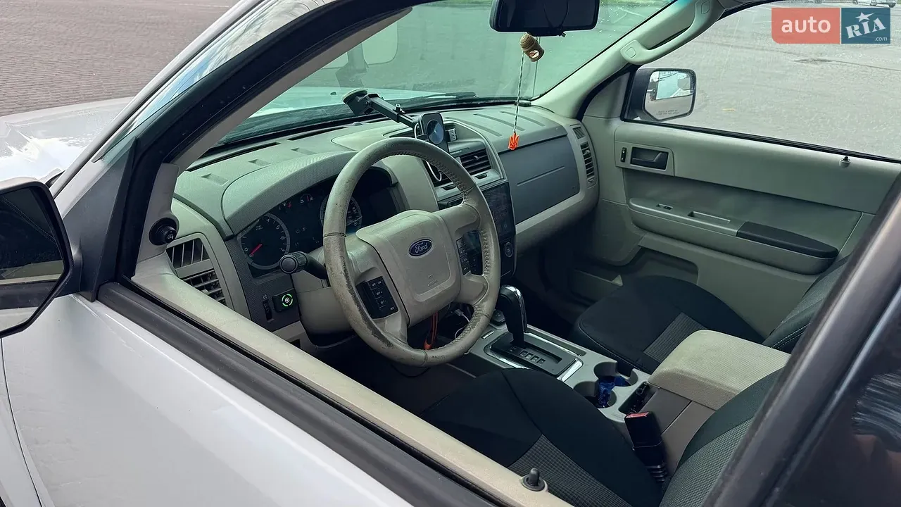 Ford Escape 2010 photo 4