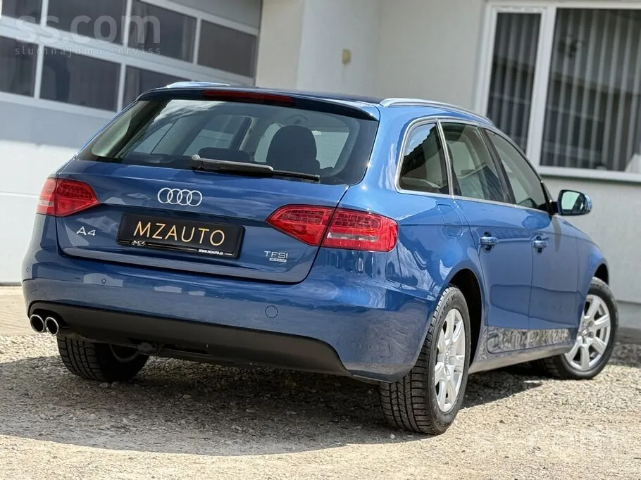 Audi A4 2010 photo 4
