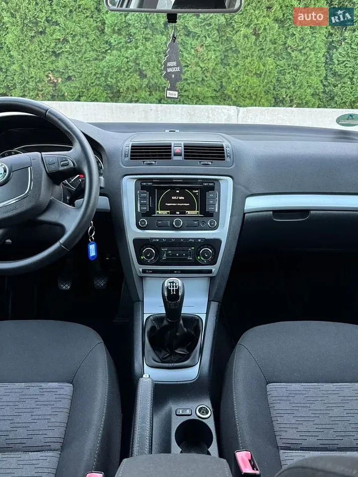 Skoda Octavia 2012 photo 2