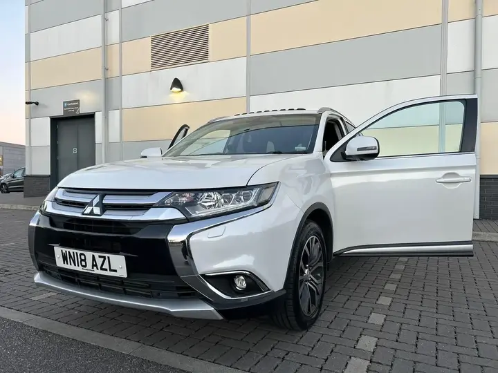 Mitsubishi Outlander 2018 photo 4
