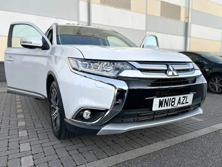 Mitsubishi Outlander 2018 photo 2
