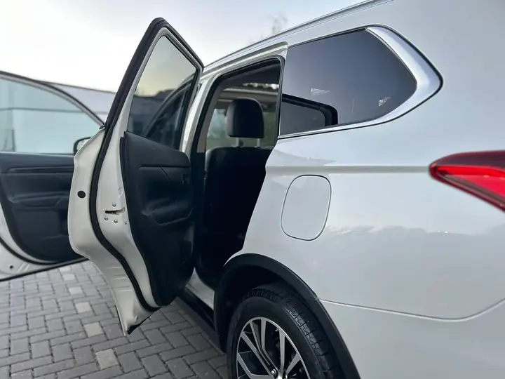 Mitsubishi Outlander 2018 photo 5