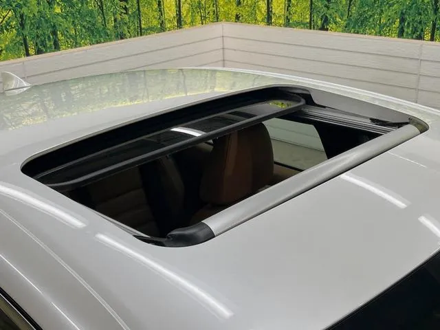 Lexus Is300H 2022 photo 3