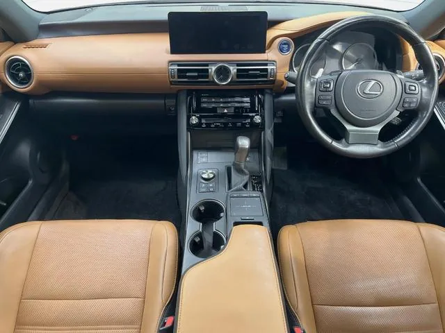 Lexus Is300H 2022 photo 2