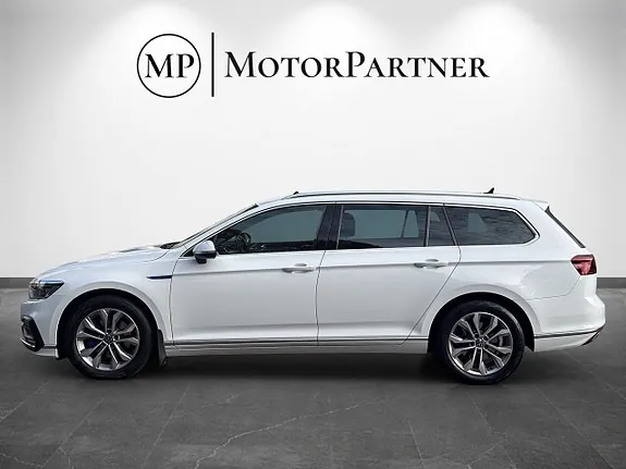 Volkswagen Passat 2023 photo 4