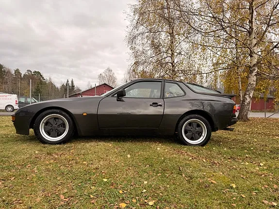 Porsche 944 1982 photo 2