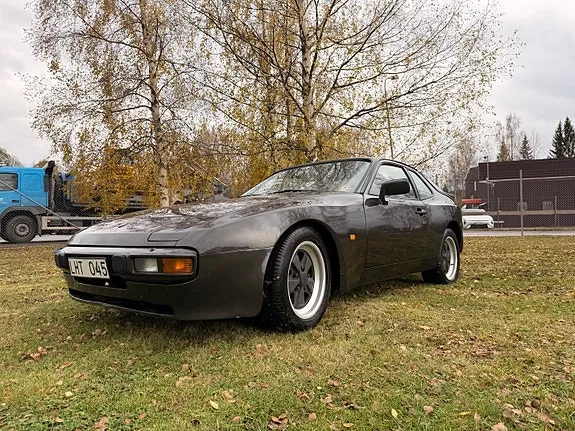 Porsche 944