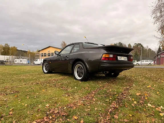 Porsche 944 1982 photo 3