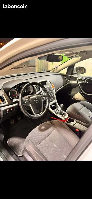 Opel Astra 2011 photo 3