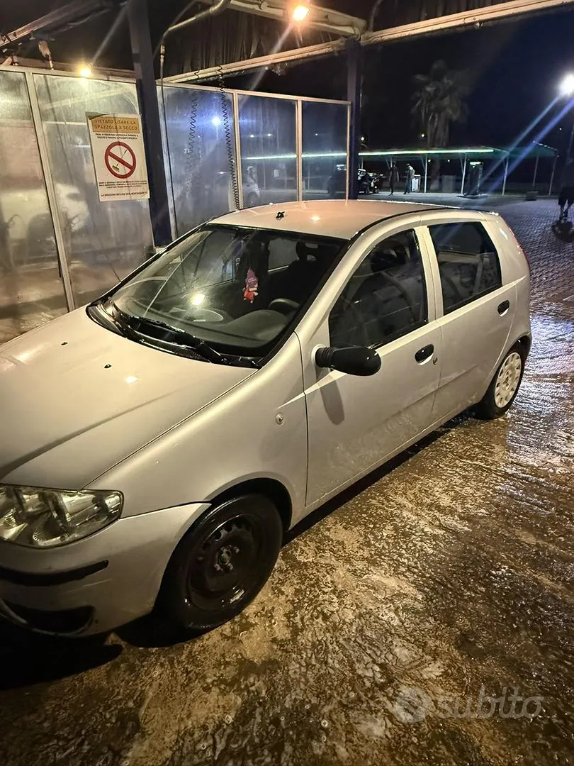 Fiat Punto 2009 photo 2