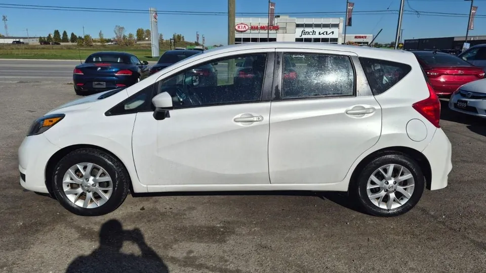 Nissan Versa 2018 photo 2