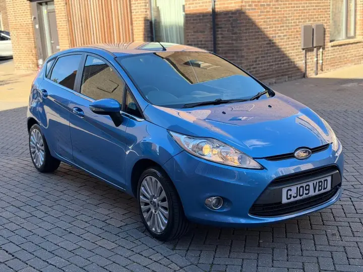 Ford Fiesta 2009 photo 2