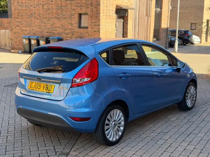 Ford Fiesta 2009 photo 3